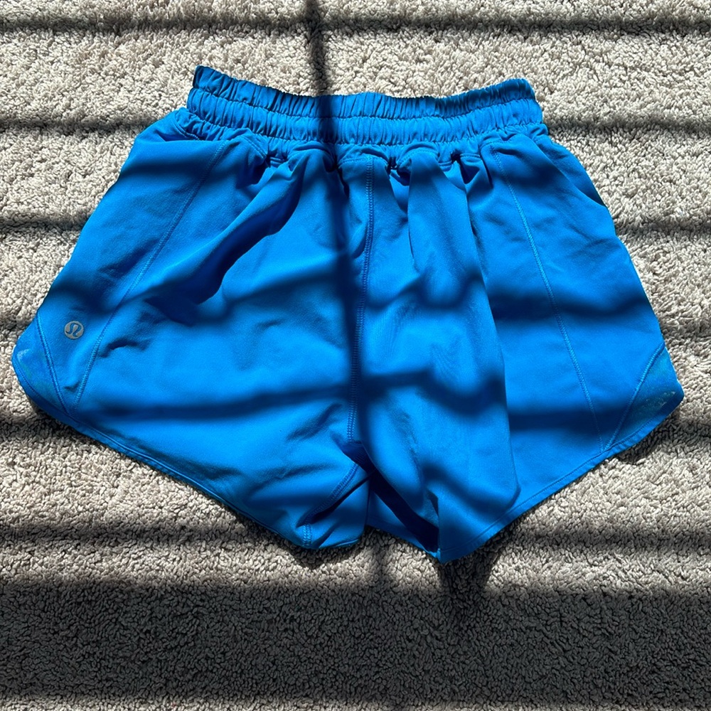 Lululemon Low Rise Hotty Hots / Size 4 / 4” / Color: Poolside Blue 💧